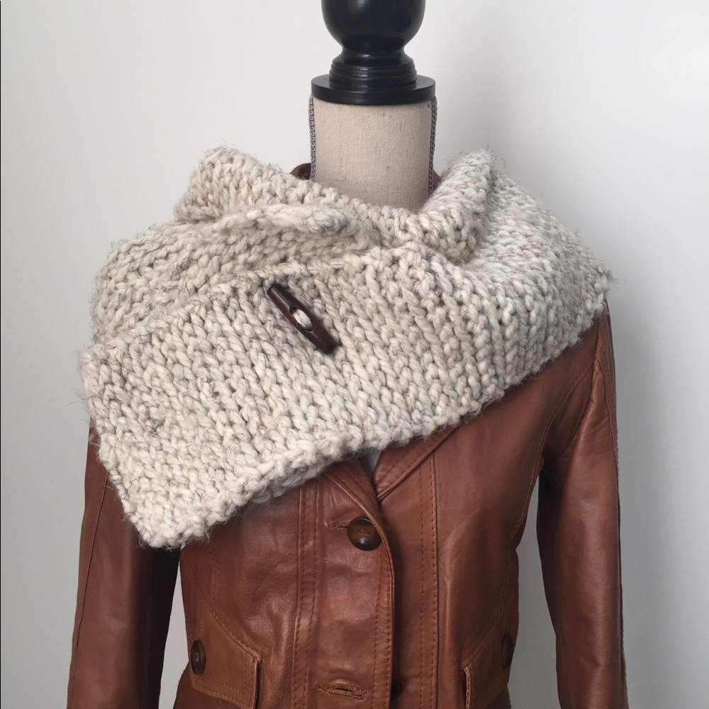 🍀 NEW Infinity Scarf Cream O/S
